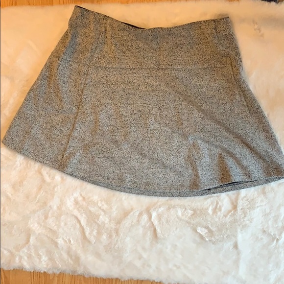 ☑️⚪️🆕 Loft Petite Textured Flippy Skirt ⚪️☑️ - Picture 6 of 6